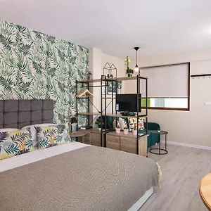 The Cozy Studio, Centre Apartment Warna