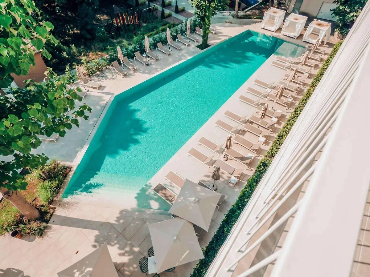 Ibis Styles Golden Sands Roomer Hotel 4*,