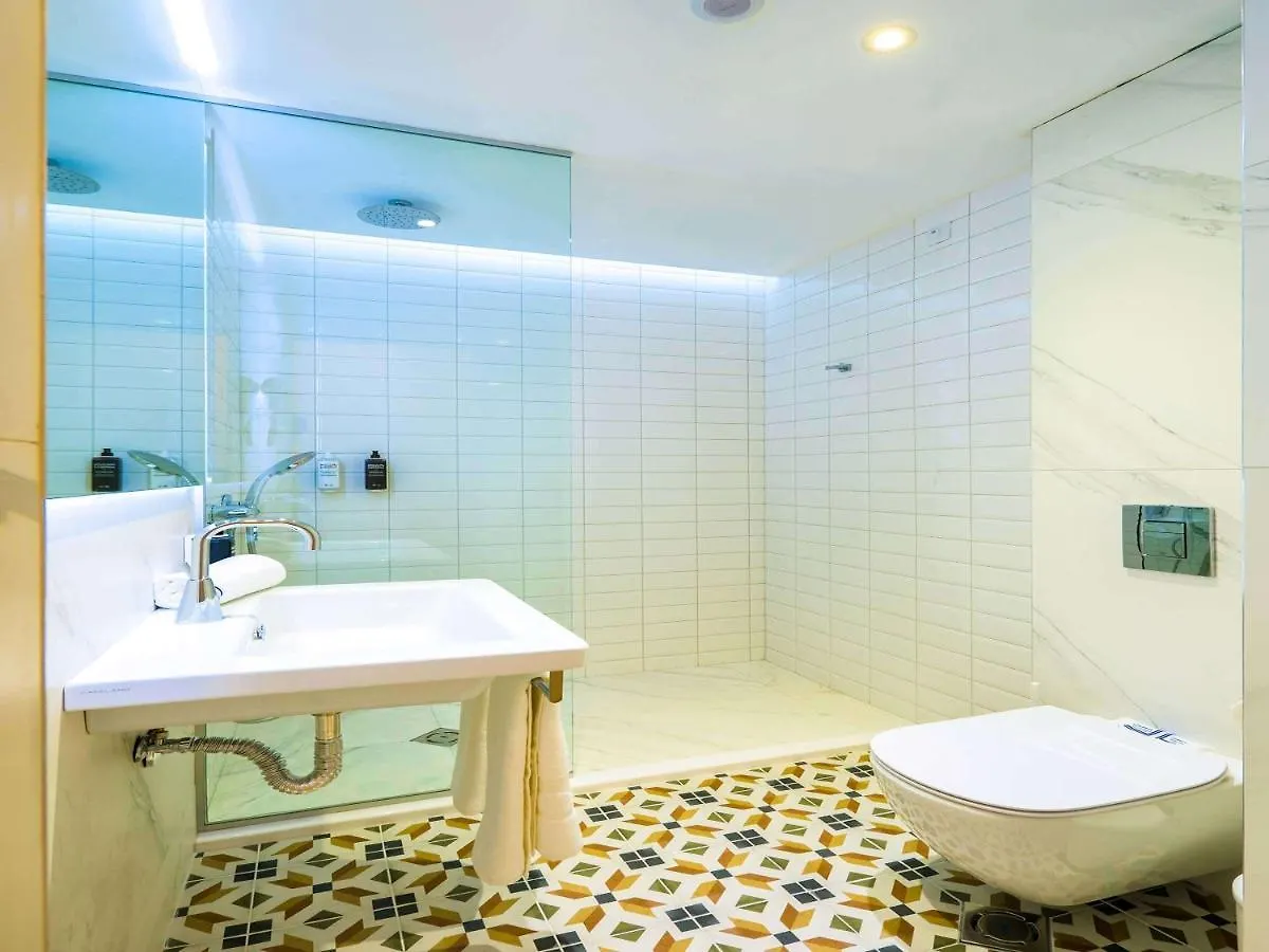 Ibis Styles Golden Sands Roomer Hotel