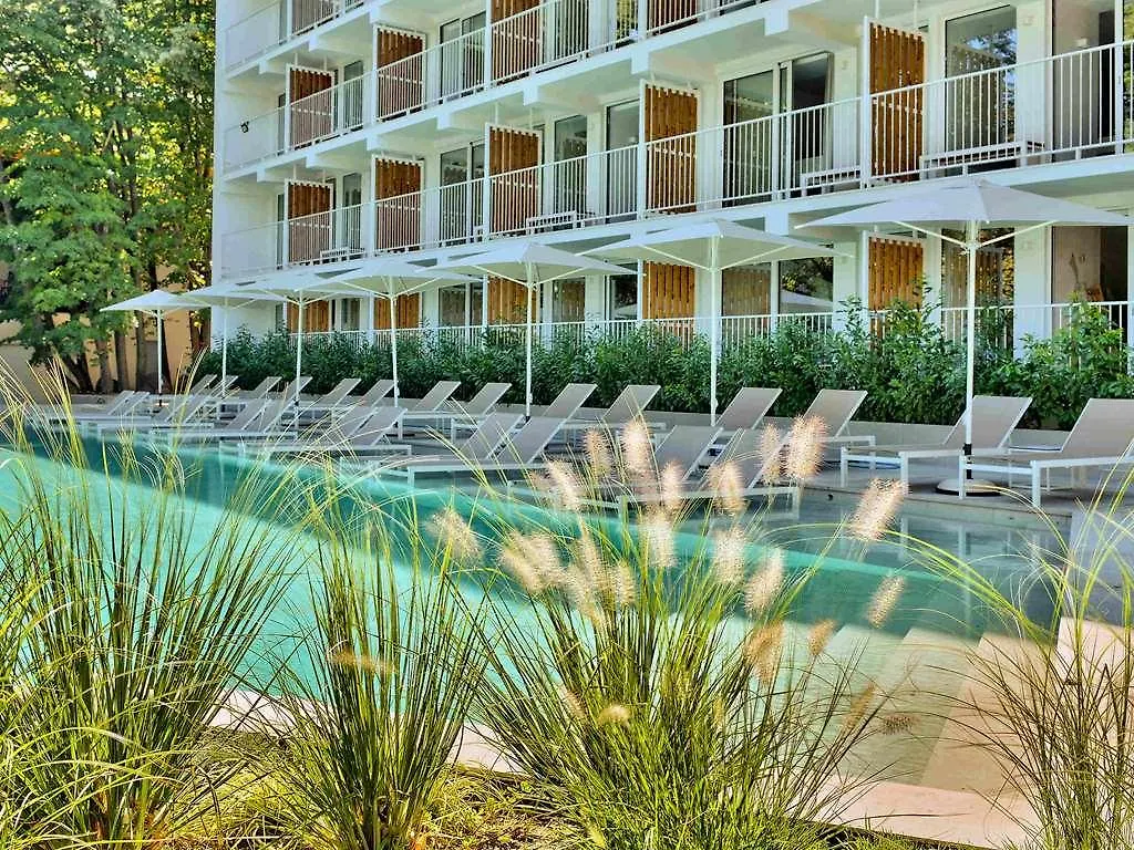 Ibis Styles Golden Sands Roomer Hotel