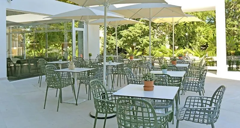 Ibis Styles Golden Sands Roomer Hotel 4*,